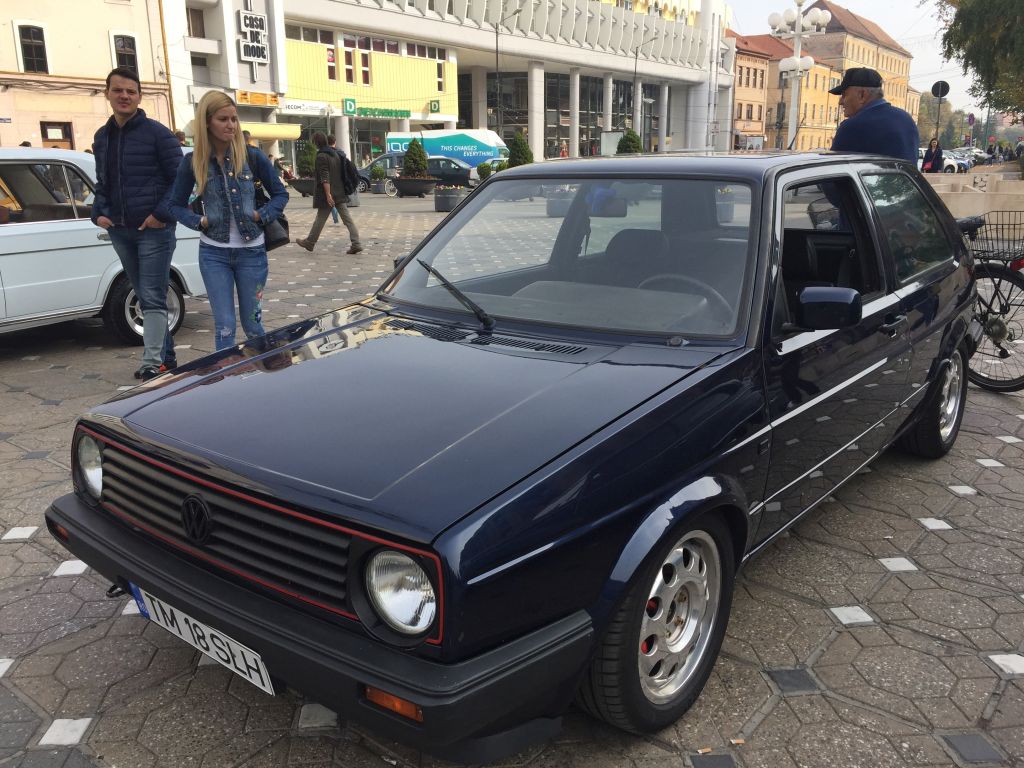 Mașina folosită de Robert Redford în filmul Havana, la Timișoara. E o replică, dar bijuteria a făcut furori printre iubitorii de mașini de epocă