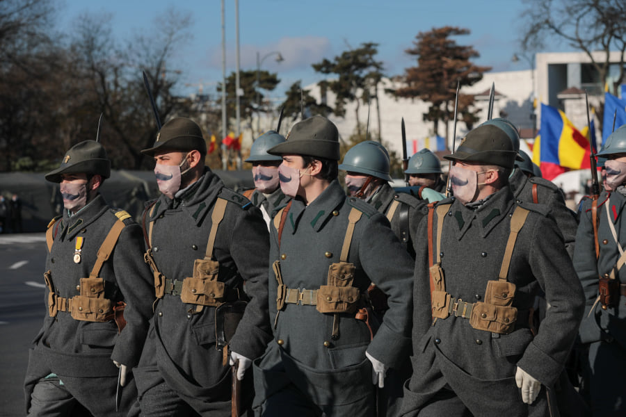 Parada de 1 decembrie: După un an de pauză, militarii au defilat din nou în fața oamenilor