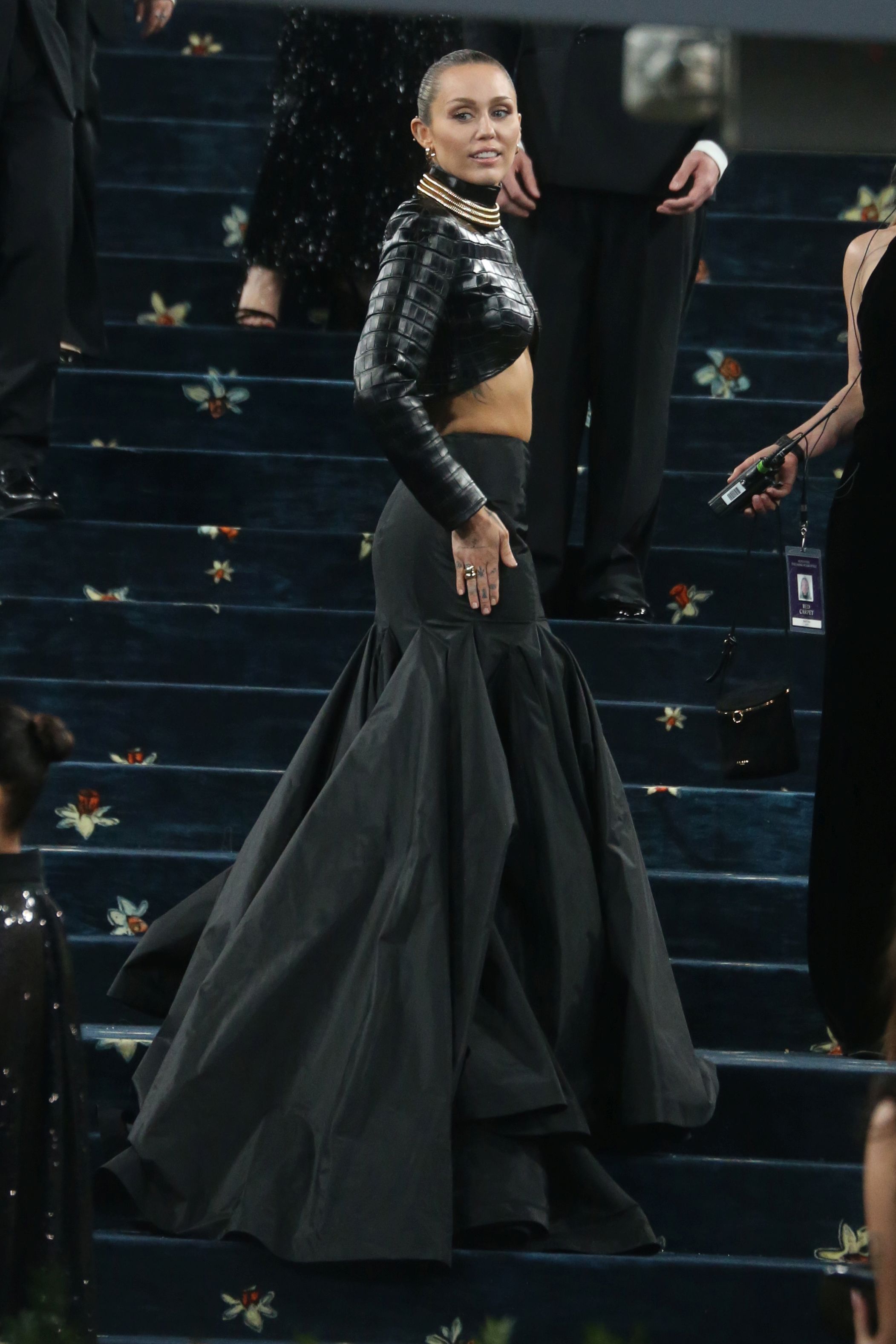 Cum au apărut vedetele la Met Gala 2025. Madonna a defilat cu un trabuc în mână, iar Kim Kardashian a atras toată atenția
