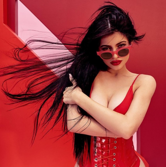 Kylie Jenner a născut o fetiță. Este primul copil al vedetei