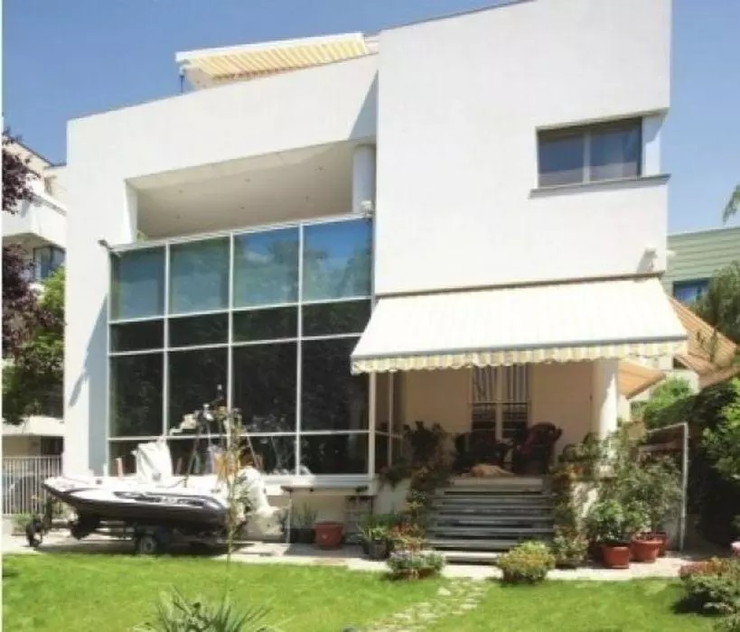 Imagini cu casa Monicăi Tatoiu. Are o vilă cu 9 dormitoare și a fost construită pe o fostă groapă de gunoi