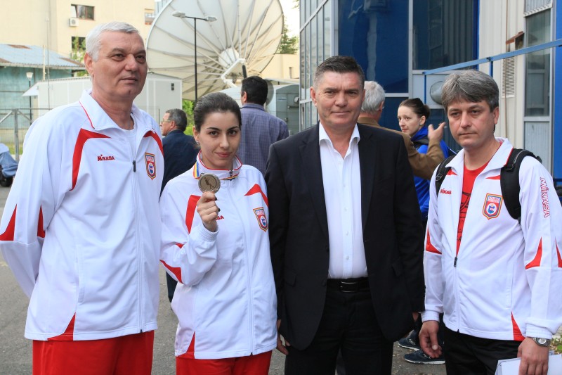 Simona Pop și Tibi Dolniceanu sunt campionii României la spadă, respectiv la sabie / FOTO