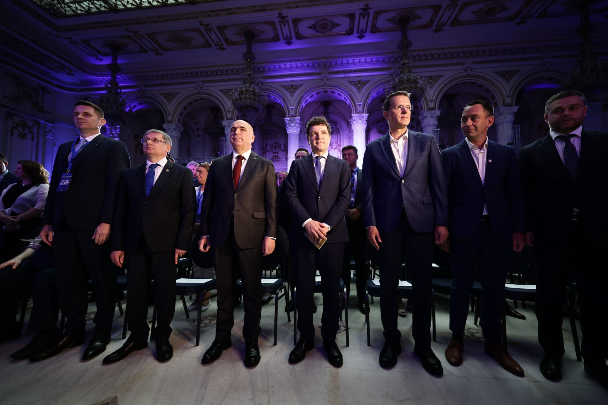 Congres PNL. Ce nu s-a văzut la TV: surprize, negocieri purtate până la votul final, atacuri interne și scepticism privind împărțirea funcțiilor