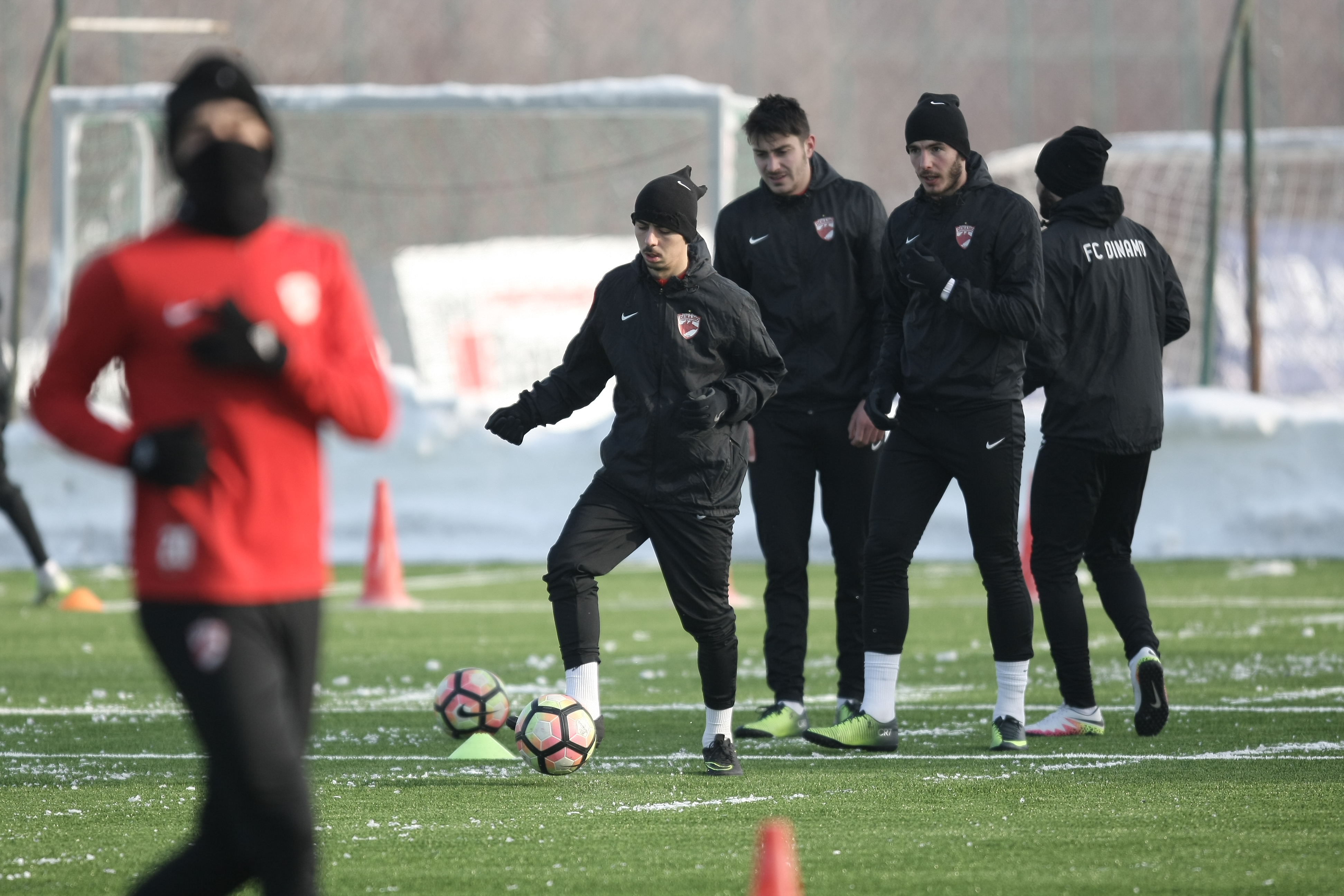 Ioan Andone a condus un antrenament la -14 grade Celsius. Portarul Cobrea s-a transferat la FC Botoșani | GALERIE FOTO & VIDEO