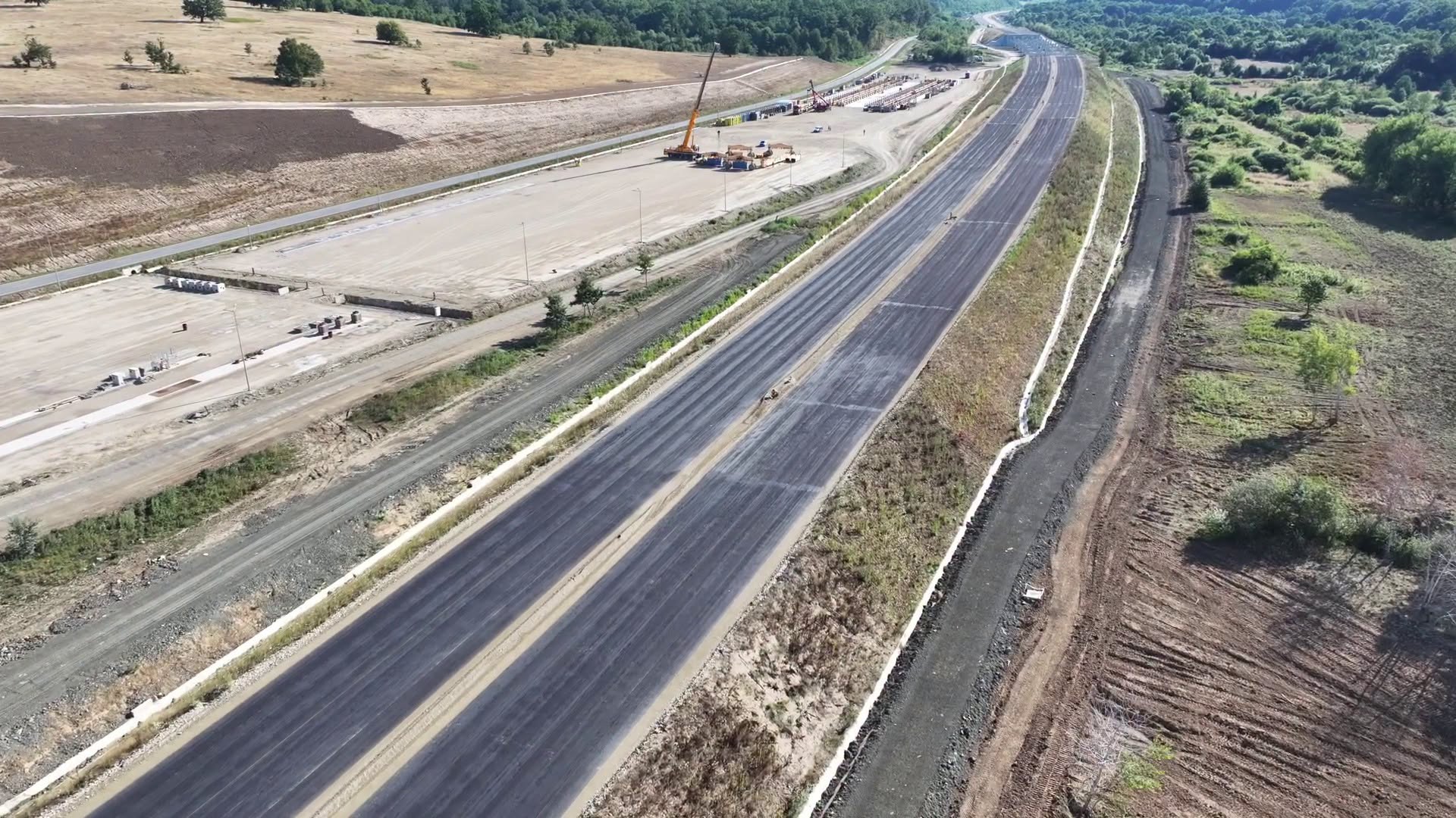 Noutăți de pe lotul cu tuneluri de pe A1 Margina - Holdea: pe șantier se instalează propria uzină de grinzi și o stație de asfalt