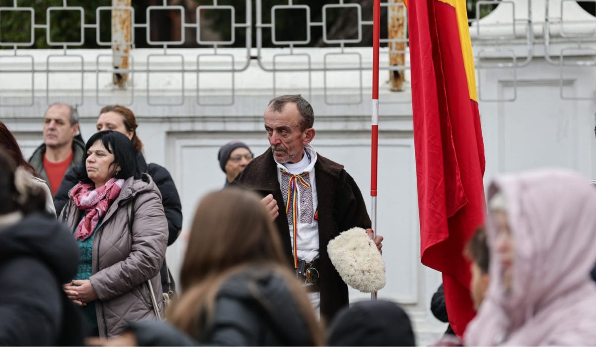 Ceremonia de sfințire a picturii Catedralei Mântuirii Neamului. Peste 12.500 de oameni, printre care Nicușor Dan, Ilie Bolojan, Traian Băsescu și Emil Constantinescu, au fost martori la citirea actului de sfințire