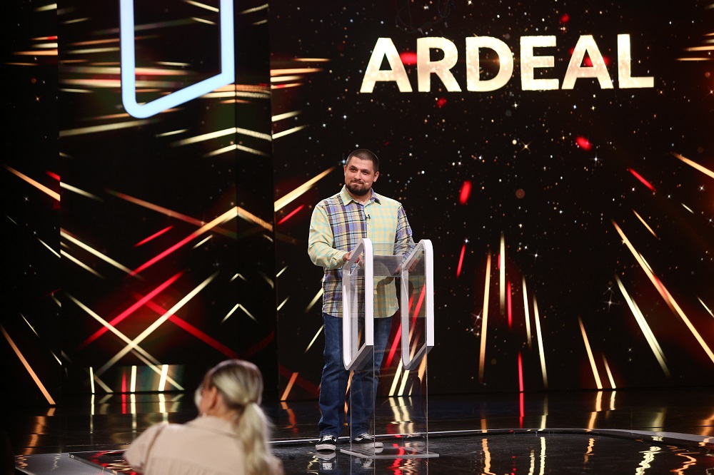 Ce se întâmplă azi la „Râzi cu RoaST, de Sărbătoare!”, emisiunea specială prezentată de Buzdugan și Morar la Antena 1: „O să meargă strună treaba”