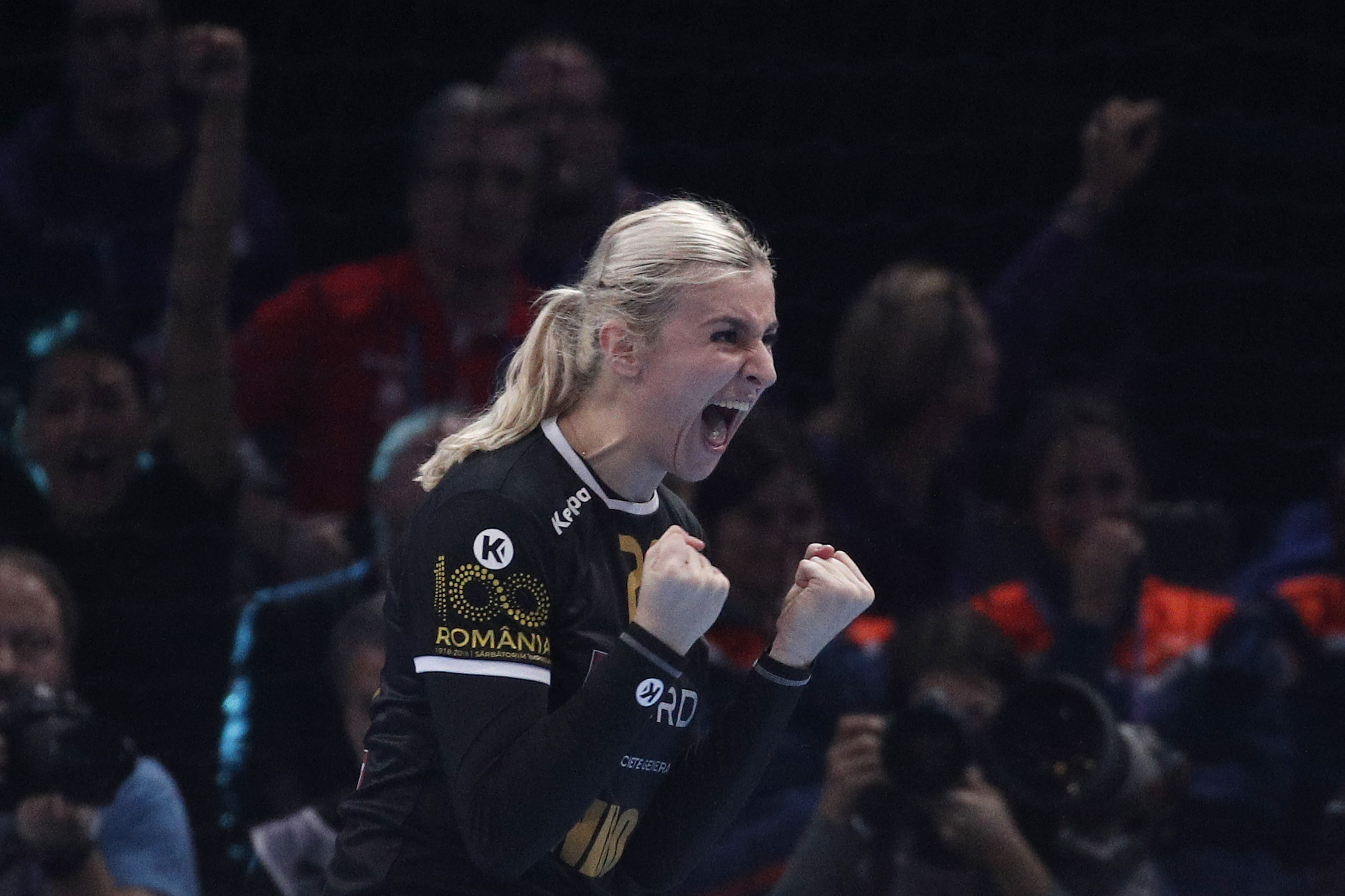 România - Rusia 22 -28. Tricolorele au pierdut fără drept de apel în semifinalele Euro 2018 de handbal feminin. Duminică, finala mică pentru bronz | VIDEO&GALERIE FOTO