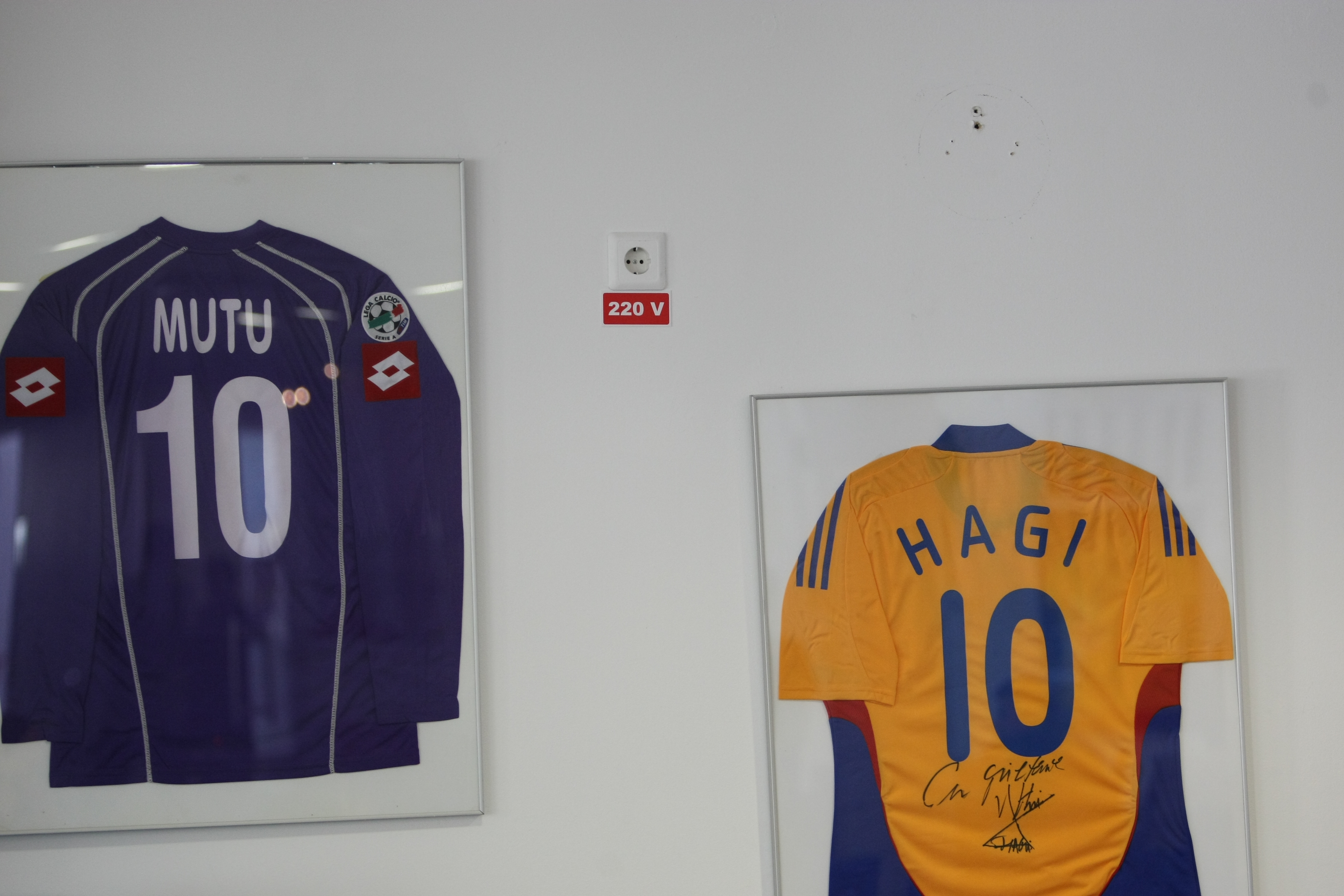Euro 2016. Nicușor a devenit Nicolae! ”Mă simt bine cu 10 pe spate, dar lumea să nu se aștepte să fiu Hagi!”. Vom avea ”generația lui Stanciu”? ”Să fie rezultate, apoi știți voi să ne botezați” | FOTO&VIDEO EXCLUSIV
