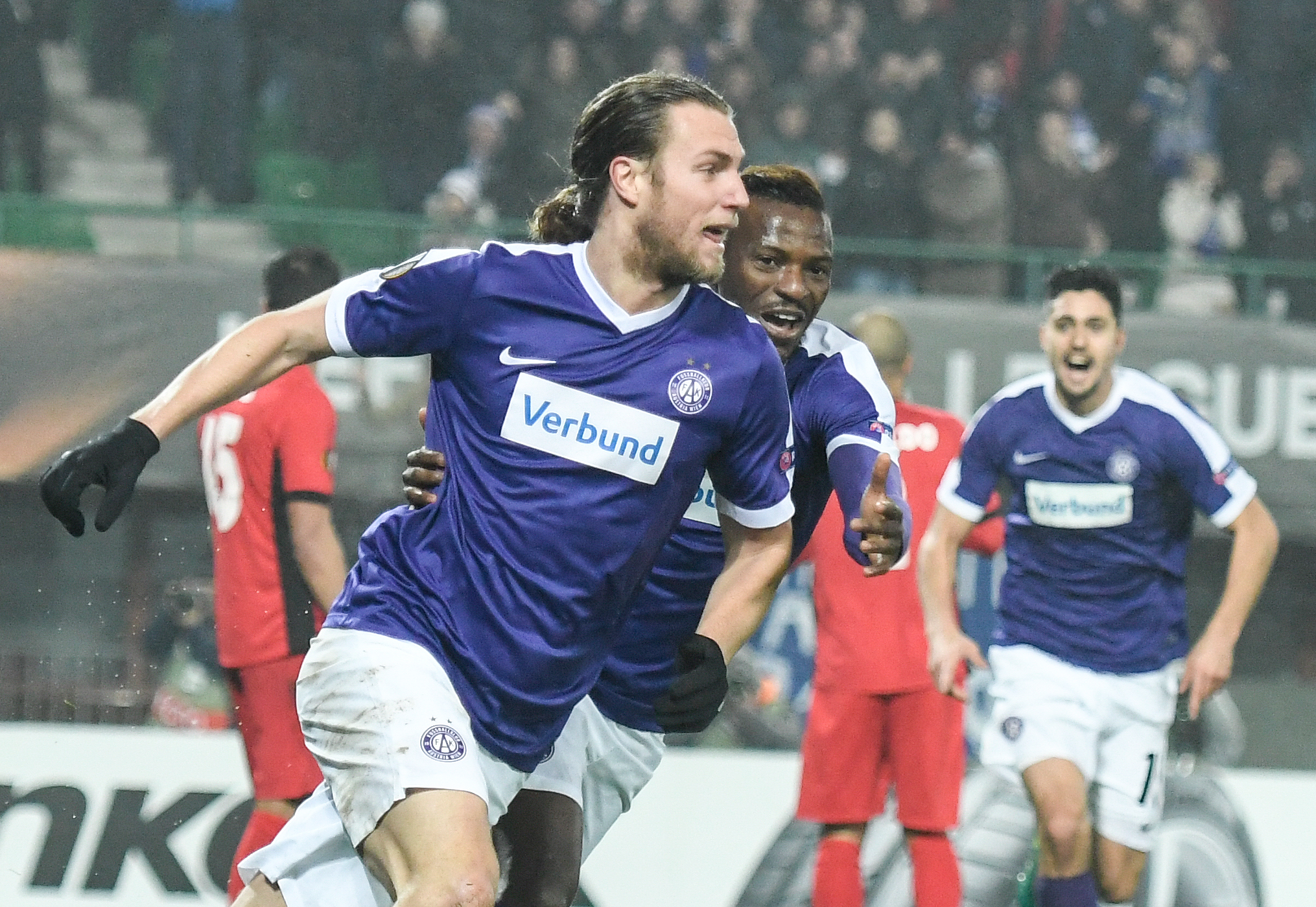 Austria Viena - Astra Giurgiu 1-2, AS Roma - Viktoria Plzen 4-1. Florea și Budescu au punctat. Austriecii au jucat în 10 oameni din minutul 65 | GALERIE FOTO & VIDEO
