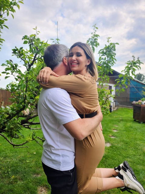 Ela Crăciun, petrecere surpriză pentru soțul ei. „L-am legat la ochi când am plecat de acasă”