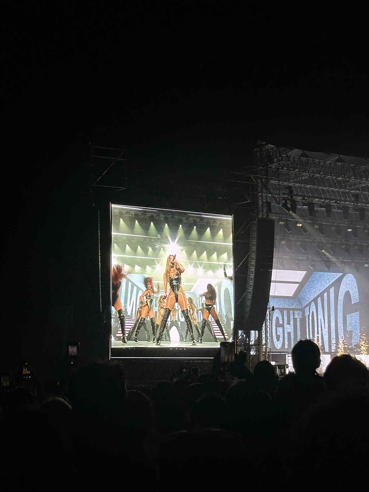 Imagini de la concertul lui Jennifer Lopez din București. Mesajul artistei pentru fanii români: „Faceți ce iubiți”