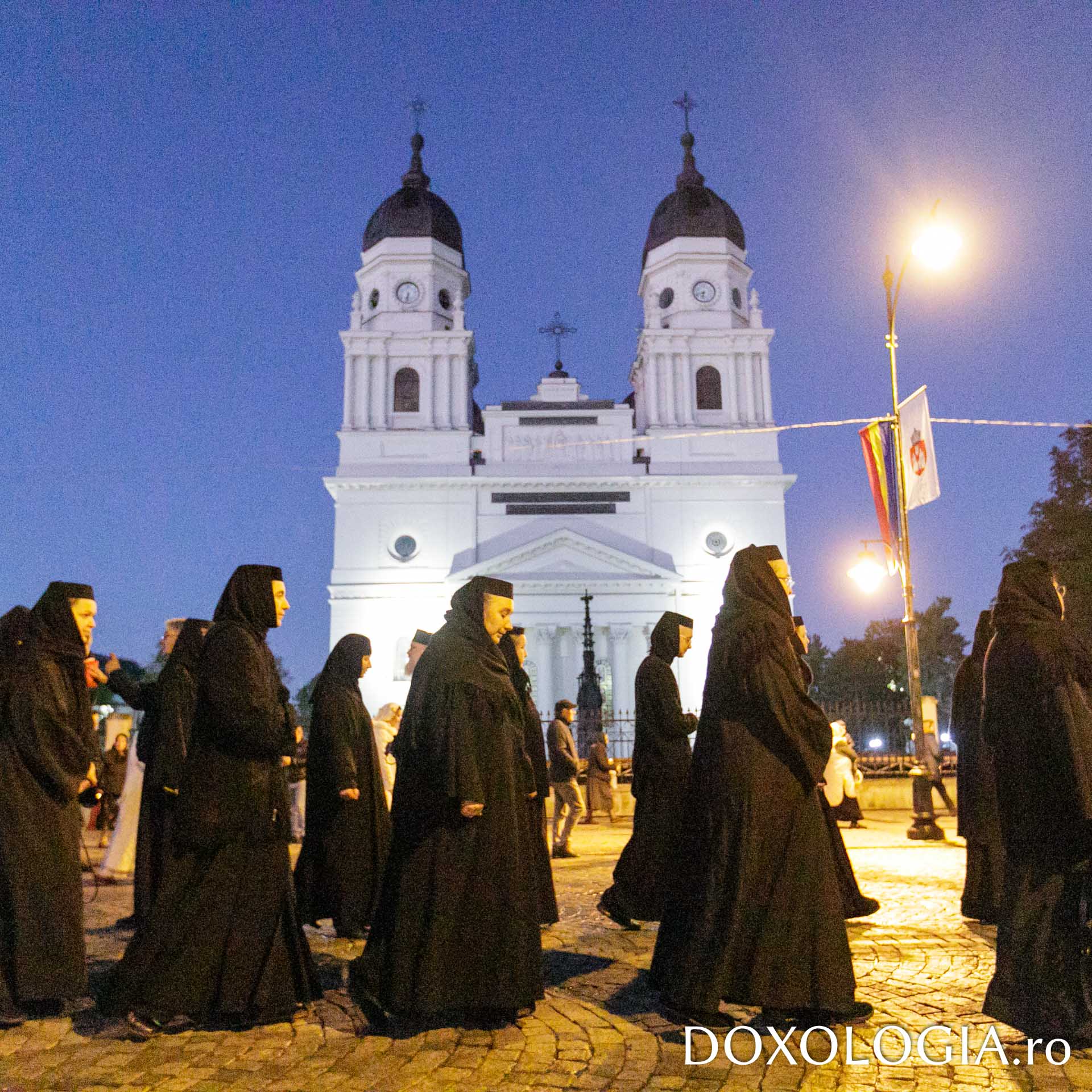 Pelerinaj la moaștele Sfintei Parascheva. Imagini cu miile de oameni veniți la Iași din toată țara