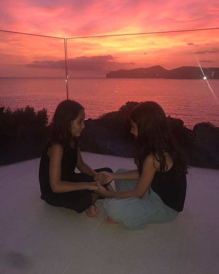 Ce mari au crescut fetele lui Chivu. Anastasia și Natalia sunt comorile fostului fotbalist | FOTO
