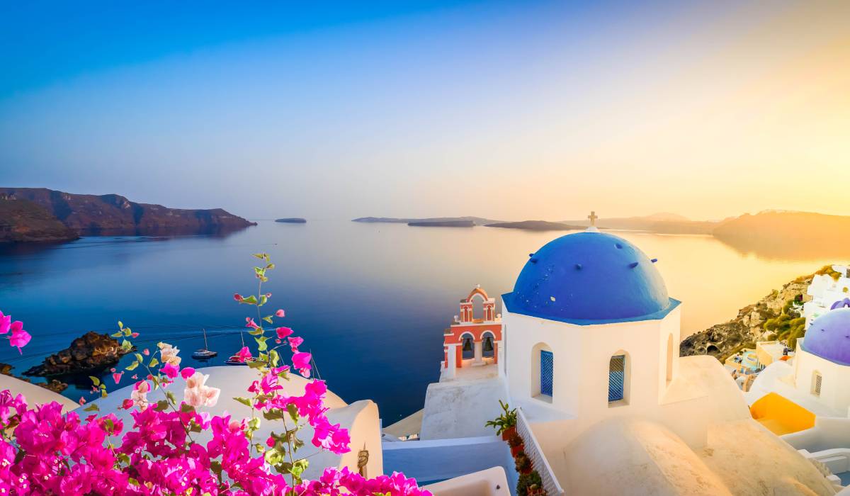 Cât plătesc românii pe cireșe, căpșuni și roșii pe cea mai cunoscută insulă din Grecia, în plin sezon turistic
