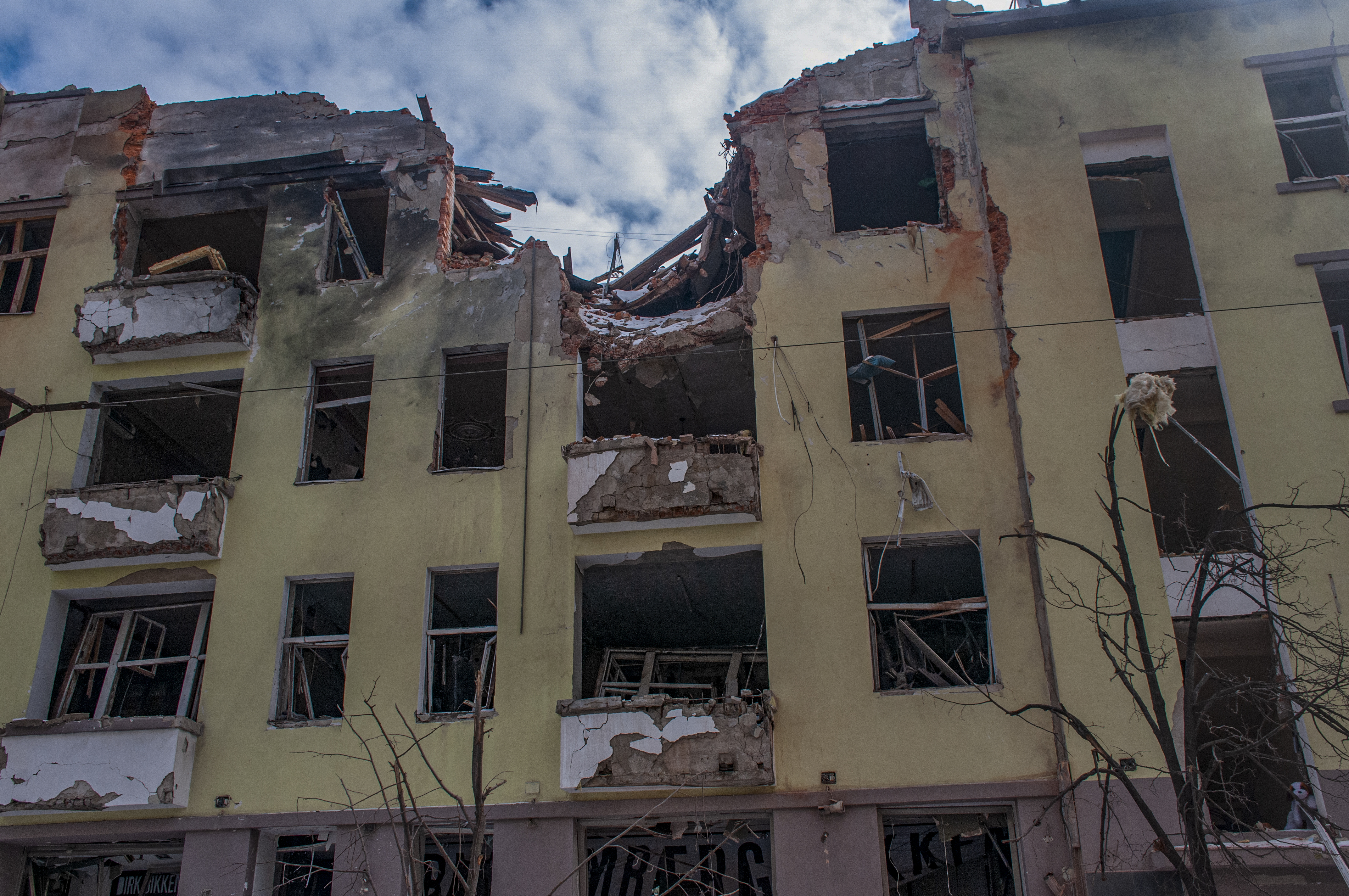 LIVETEXT Război în Ucraina, ziua 20 | Kievul, sub interdicție de circulație până joi, după intensificarea bombardamentelor. În Mariupol, armata rusă a luat ostatici medicii și bolnavii dintr-un spital