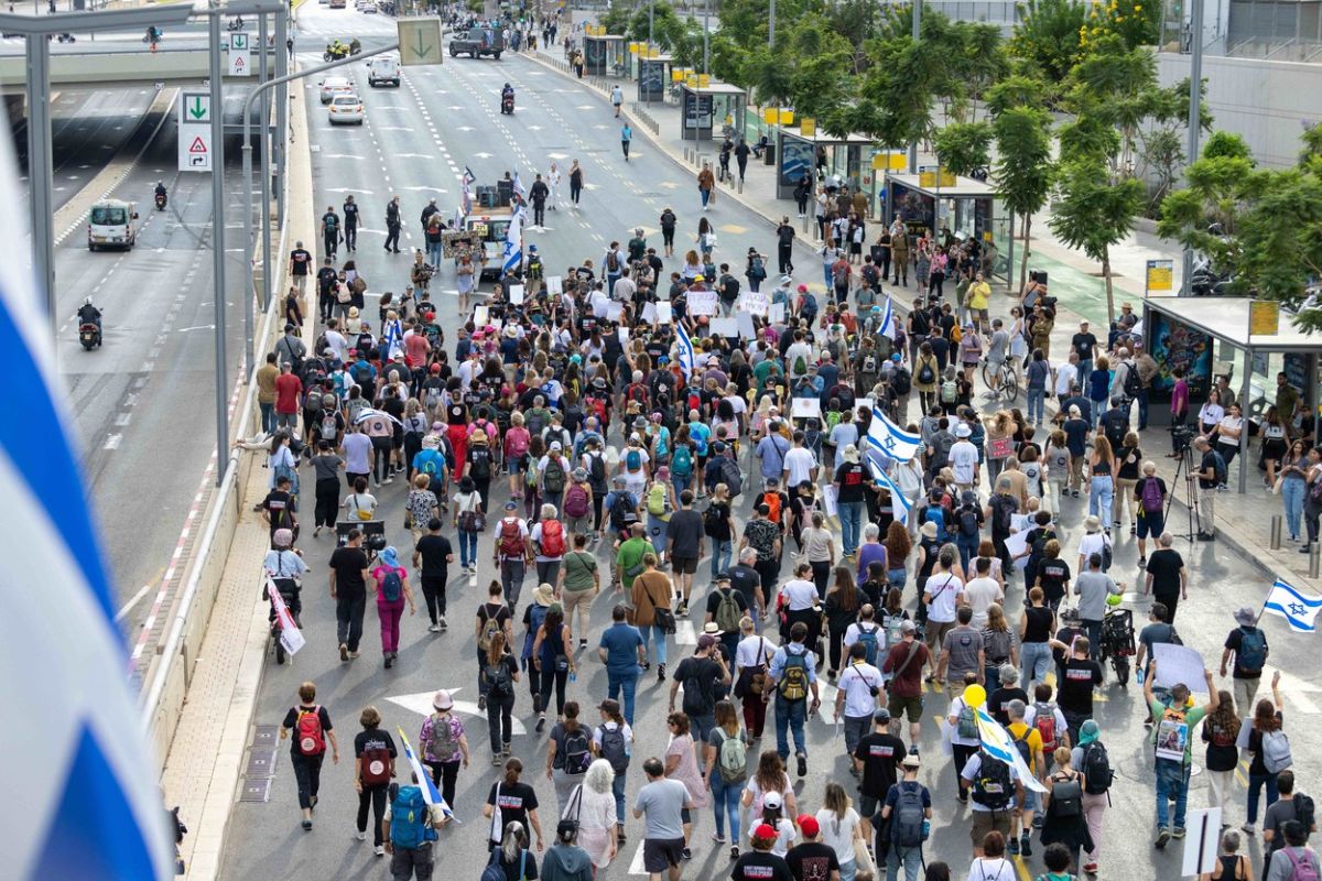 Familiile ostaticilor ținuți de Hamas în Fâșia Gaza au pornit într-un marș de la Tel Aviv la Ierusalim, cerând măsuri pentru eliberarea lor