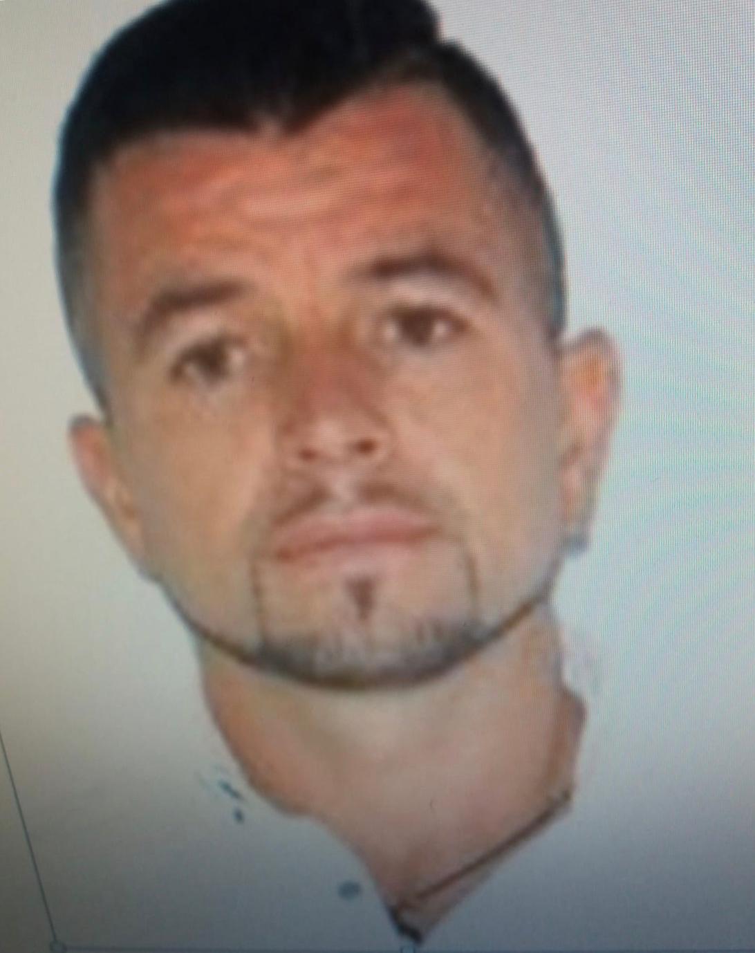 Un bărbat din Galați, urmărit cu mandat european, a fugit din toaleta Poliției. Ce infracțiuni a comis Busuioc Stănică