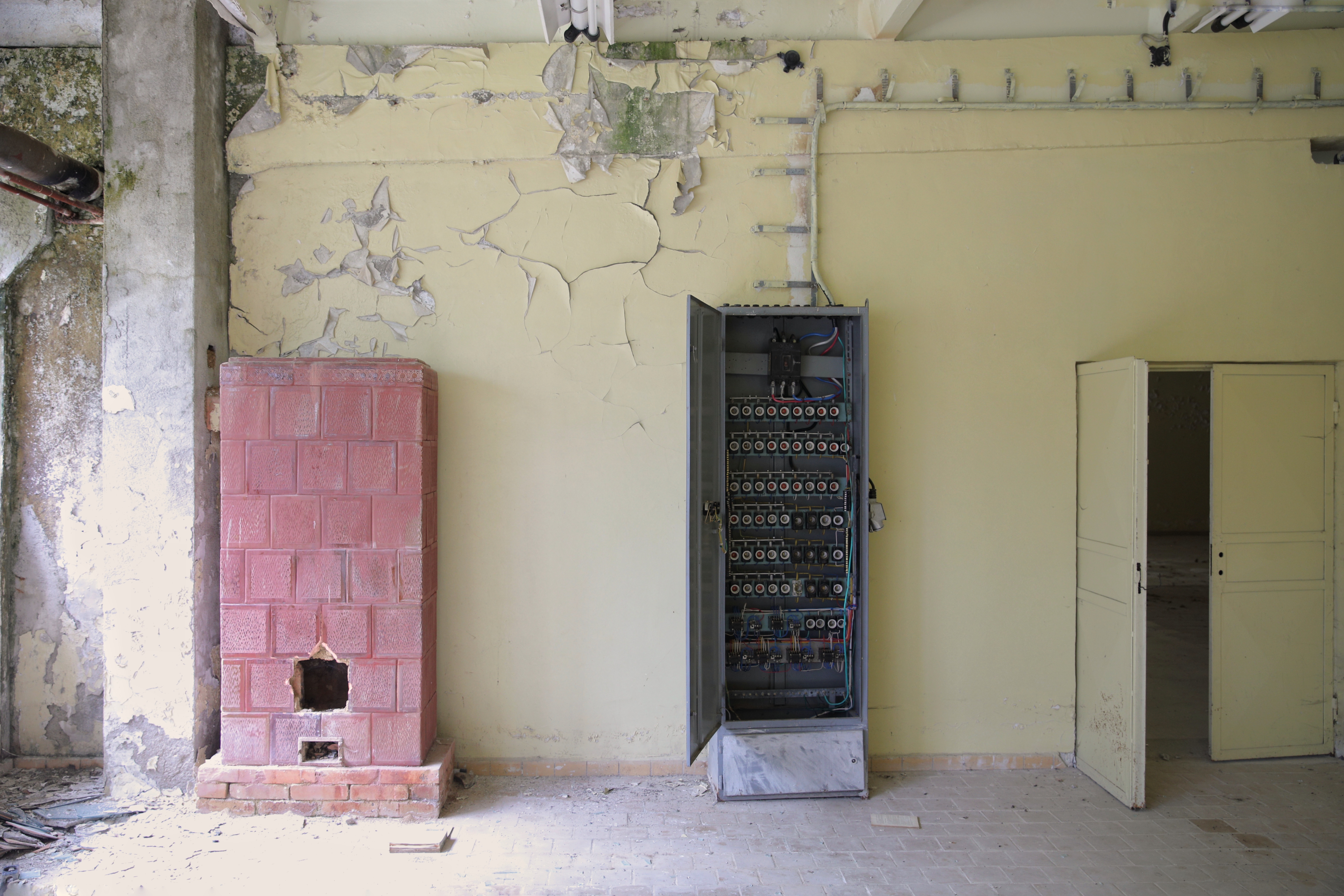 “Aici a fost mereu 1 mai doar cu numele, dar măcar eram liberi”. În Colonia 1 Mai, urmașii minerilor au sărbătorit din curți și de la geamuri