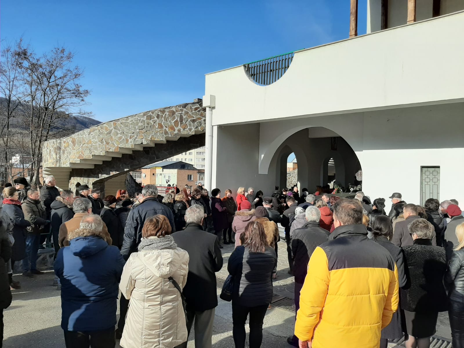 Viața ca un canon a ”mamei medicale”. Directoarea ucisă de soț în spital trăia în teroare de 27 de ani, dar la serviciu zâmbea și era blândă cu toată lumea