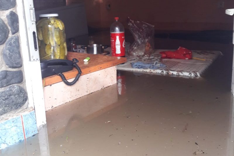 Inundații în Maramureș după ploile torențiale. Șuvoaile au făcut prăpăd și alte județe din țară / FOTO&VIDEO