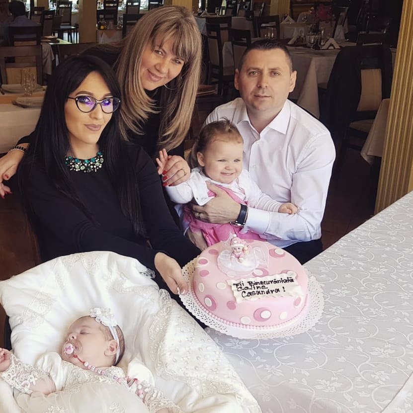 Dana Roba și-a creștinat fata cea mică. Botez cu 3.000 de oameni / FOTO
