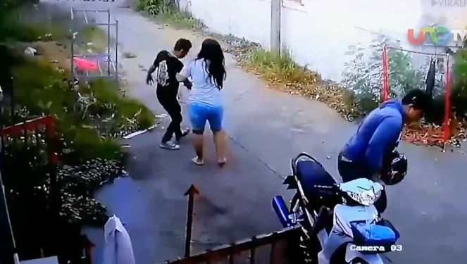 Poate fi desemnată cea mai bună soție din lume: și-a cărat în spate soțul beat mort până-n pat | FOTO