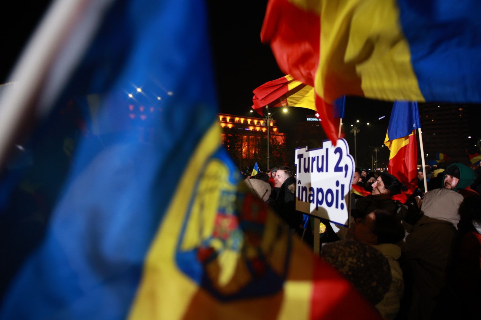 LIVE TEXT: Zeci de mii de oameni la protestul organizat de AUR în București. Mai mulți protestatari aveau asupra lor cuţite, bricege și substanţe interzise
