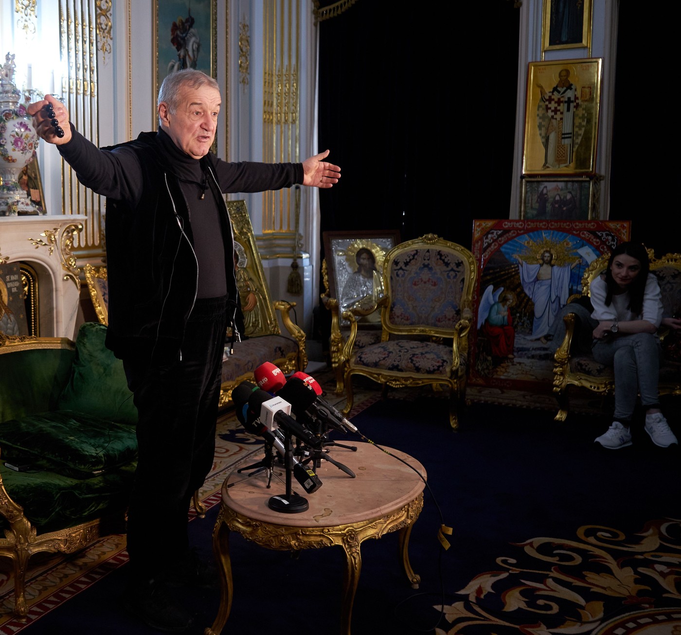 Imagini inedite cu Gigi Becali călare pe măgar în Grecia. Filmarea a ajuns virală: „Am vrut să mă dau șmecher”