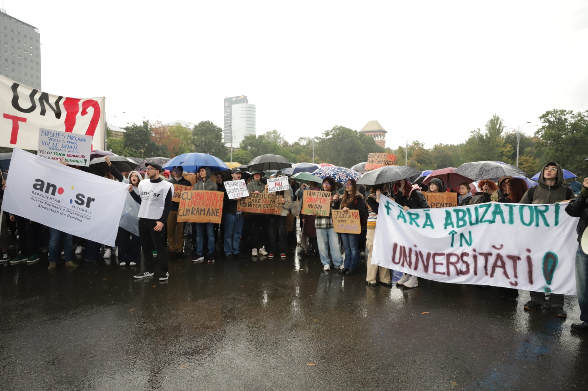 Anul universitar a început cu proteste ale studenților față de măsurile impuse de Guvernul Bolojan