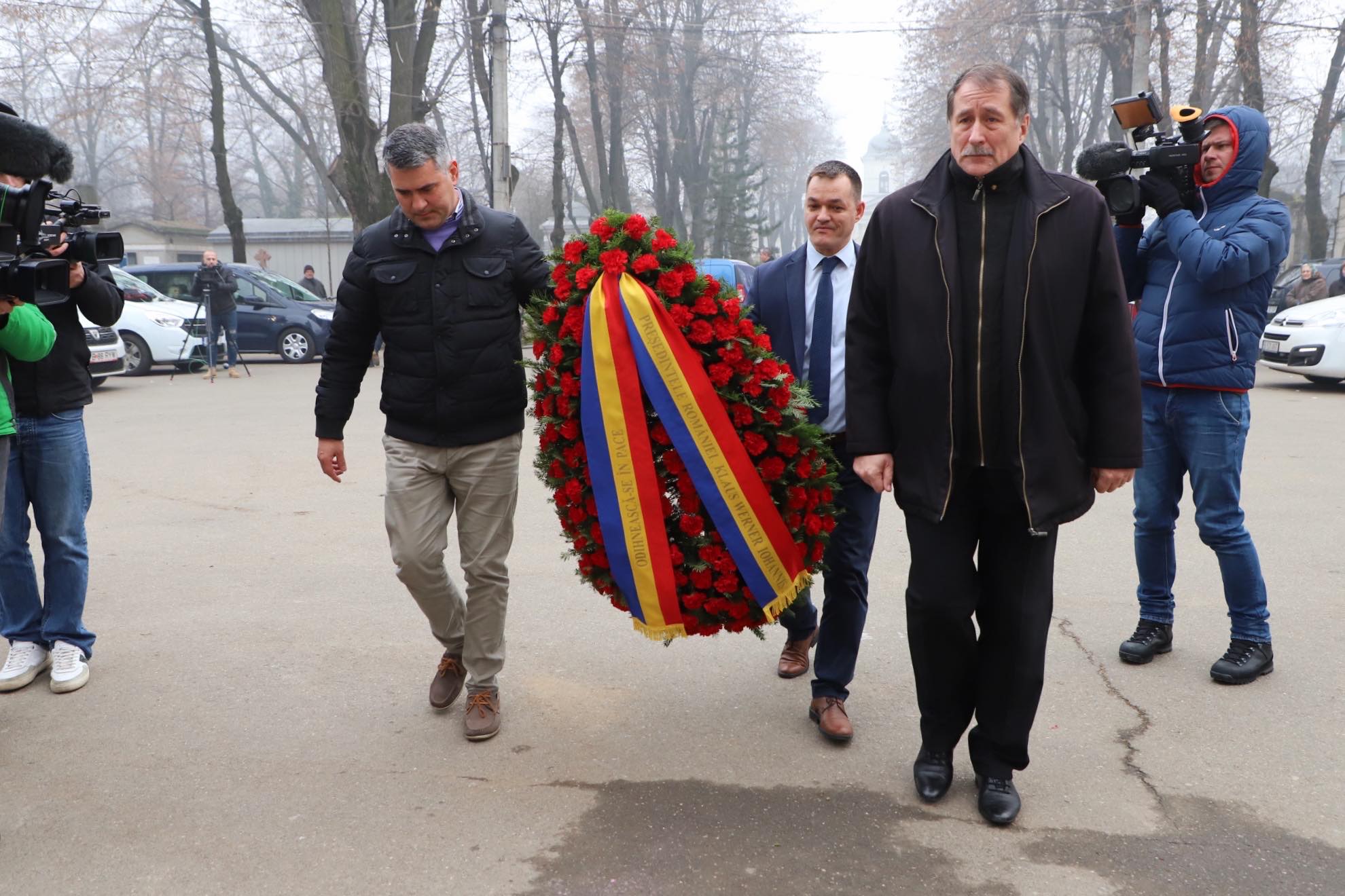 Momente dureroase la capela Cimitirului Bellu. Familia și prietenii își iau rămas bun de la Cristina Țopescu