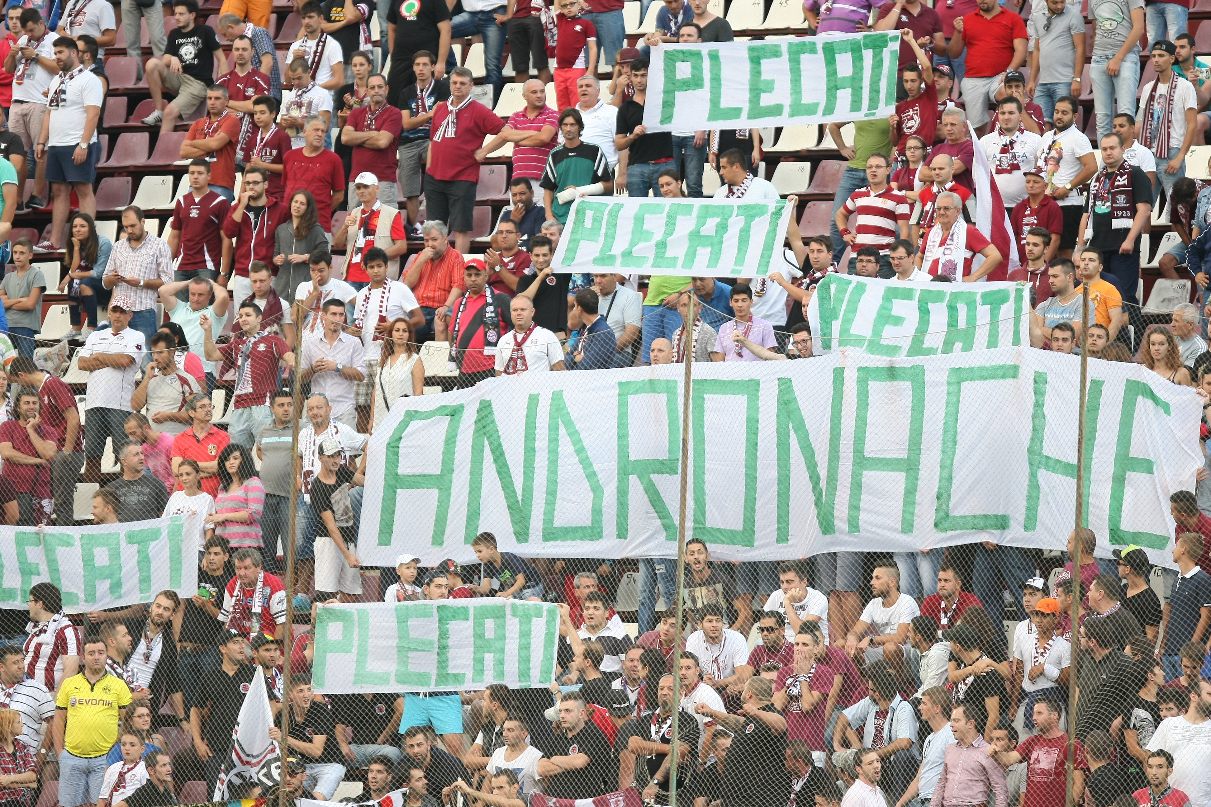 VIDEO / Rapid - ”U” Cluj 2-1. Nebunie în Giuleşti: demisie salvată în prelungiri