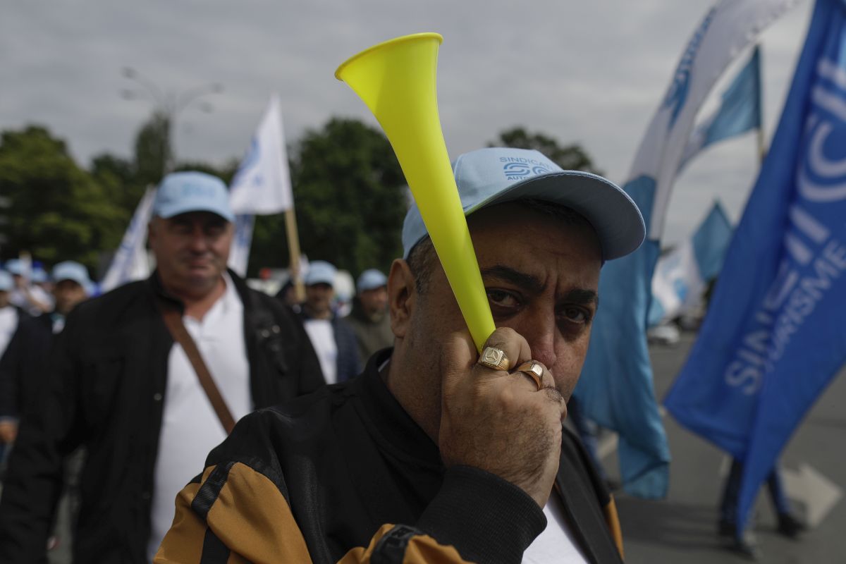 Protest BNS în Capitală, faţă de nivelul crescut al fiscalităţii pe muncă. Discuții între liderii sindicali și oficiali din Ministerul Finanțelor