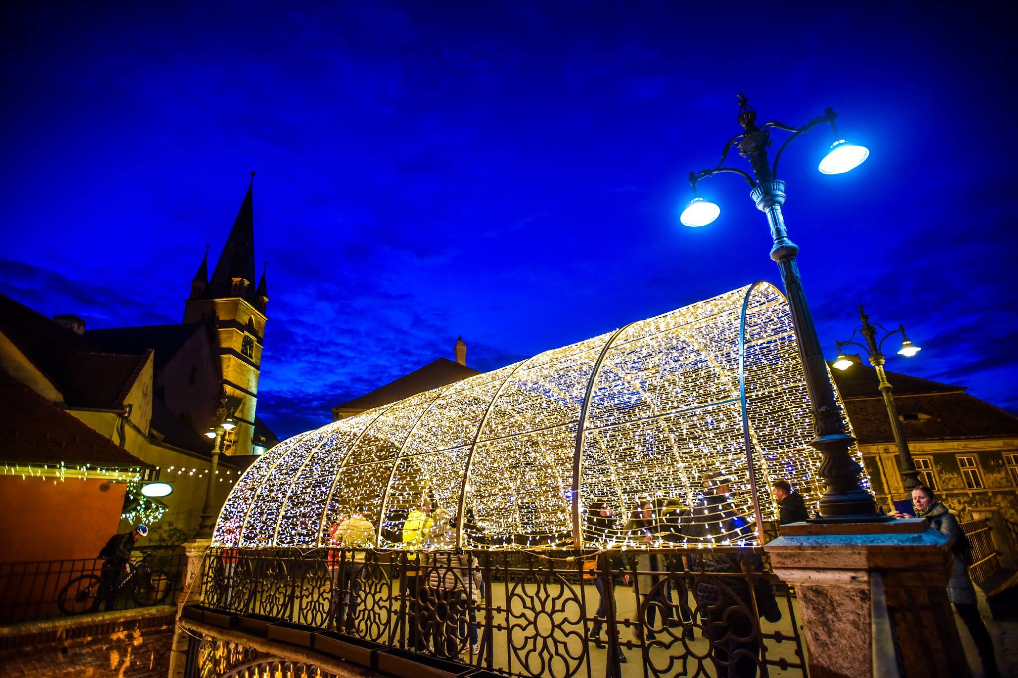 GALERIE FOTO| S-a deschis târgul de Crăciun de la Sibiu. Ediția din 2018 este dedicată Centenarului