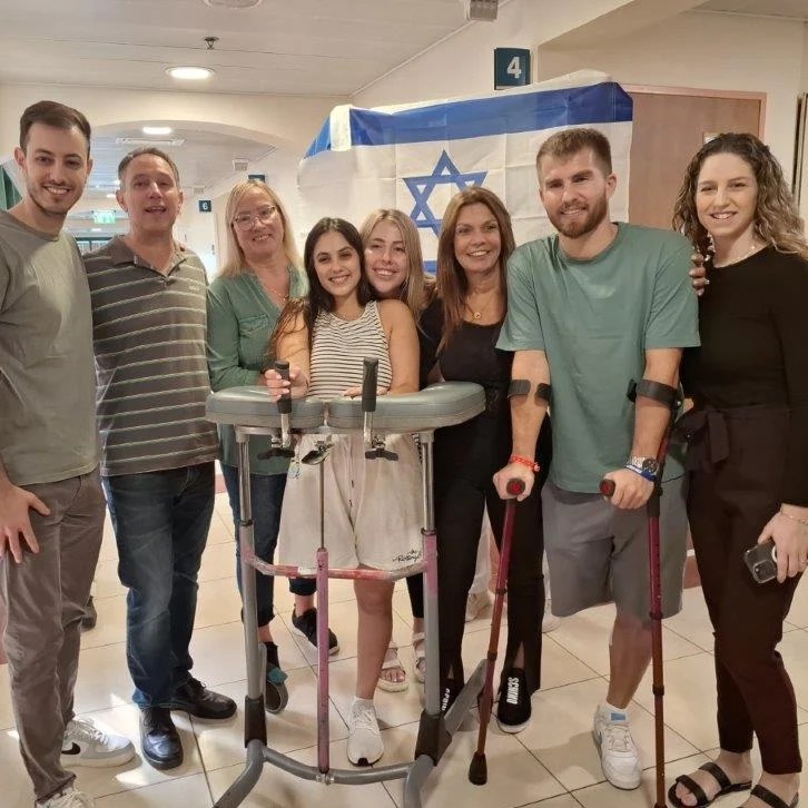 Împușcați împreună, internați împreună, salvați împreună. Povestea cuplului schilodit în masacrul Hamas care s-a ținut de mână și pe patul de spital
