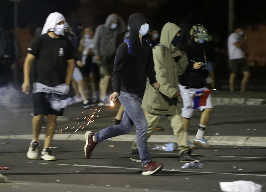 VIDEO  |  Poliția sârbă a arestat 71 de persoane, după o nouă seară de proteste la Belgrad