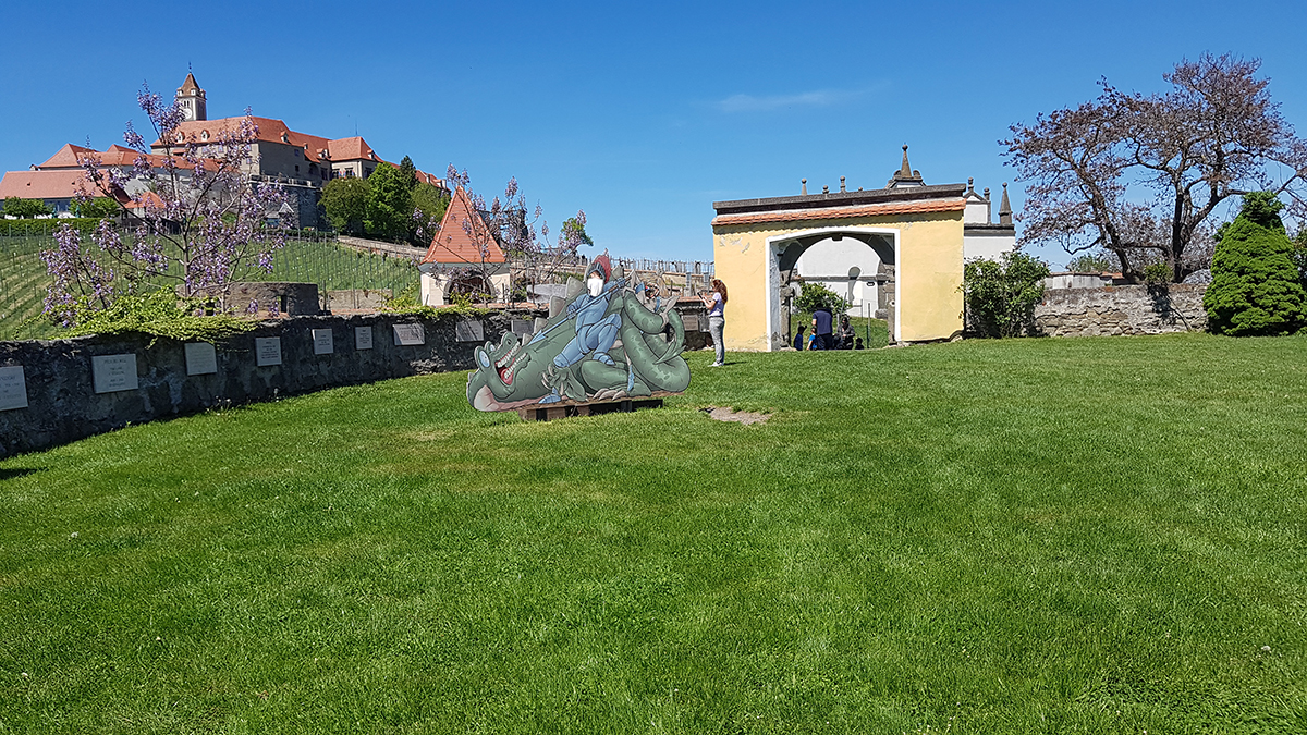 REPORTAJ ÎN AUSTRIA. Poliția păzește castelul prințului din Riegersburg, pentru că „le-am ucis ursul și s-au supărat foarte tare”