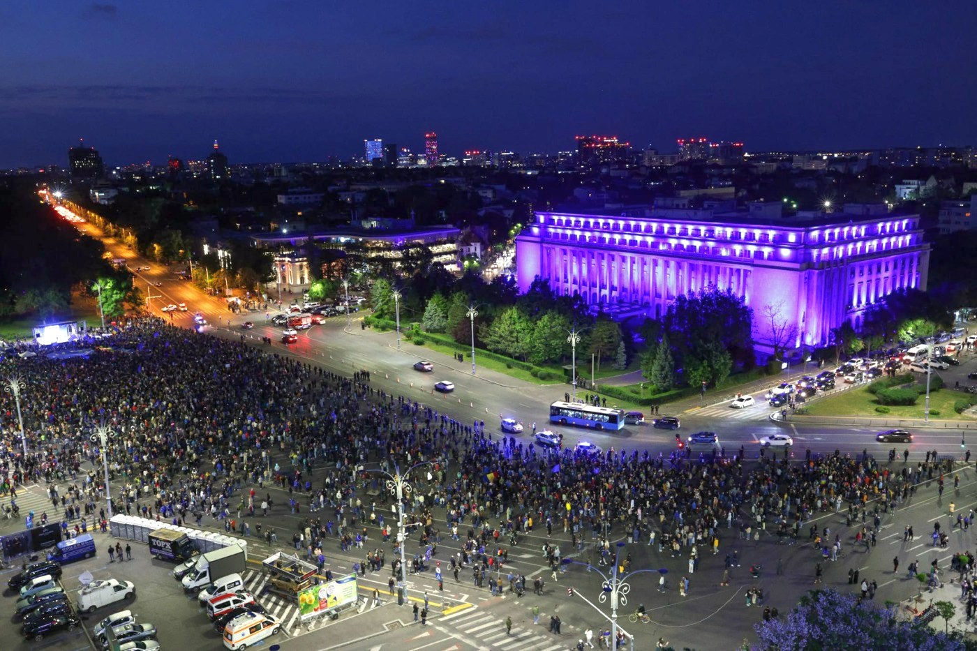 Miting pro Europa în București de Ziua Europei pentru susținerea apartenenţei la UE. Lumea a cântat „Imnul golanilor” și „Insieme”. Câți oameni au fost