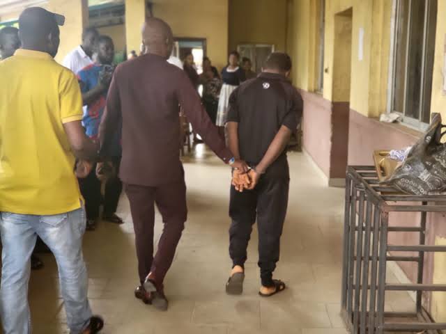 Court sentences policeman to death for opening fire on phone dealer