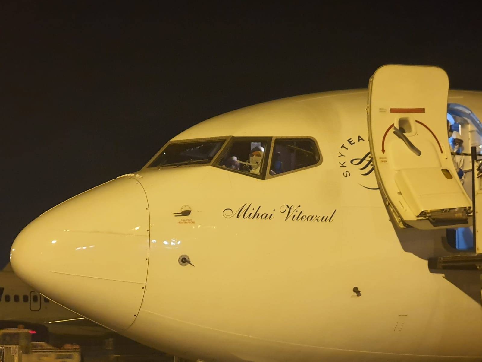 122 de români aduși din Italia cu o cursă umanitară TAROM. 23 de italieni blocați la Brăila s-au întors acasă