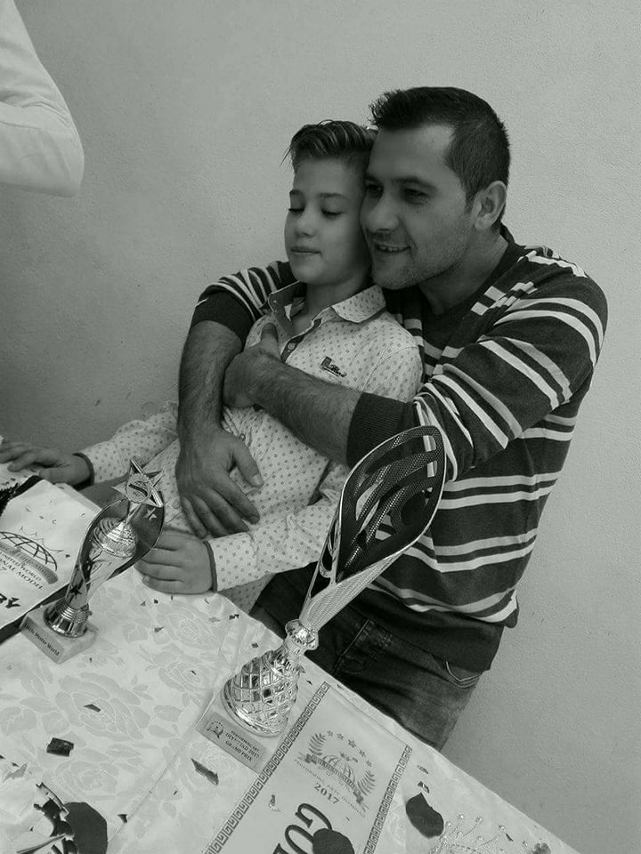 REPORTAJ/ A fascinat o lume întreagă cu ochii lui albaștri. Mario Busuioc, cel mai frumos băiețel al planetei, se visează chirurg, inginer sau navigator. FOTO