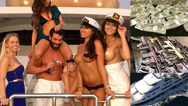 GALERIE FOTO&VIDEO / Un mare jucător de poker american dezbracă femeile, apoi le învață meserie! 