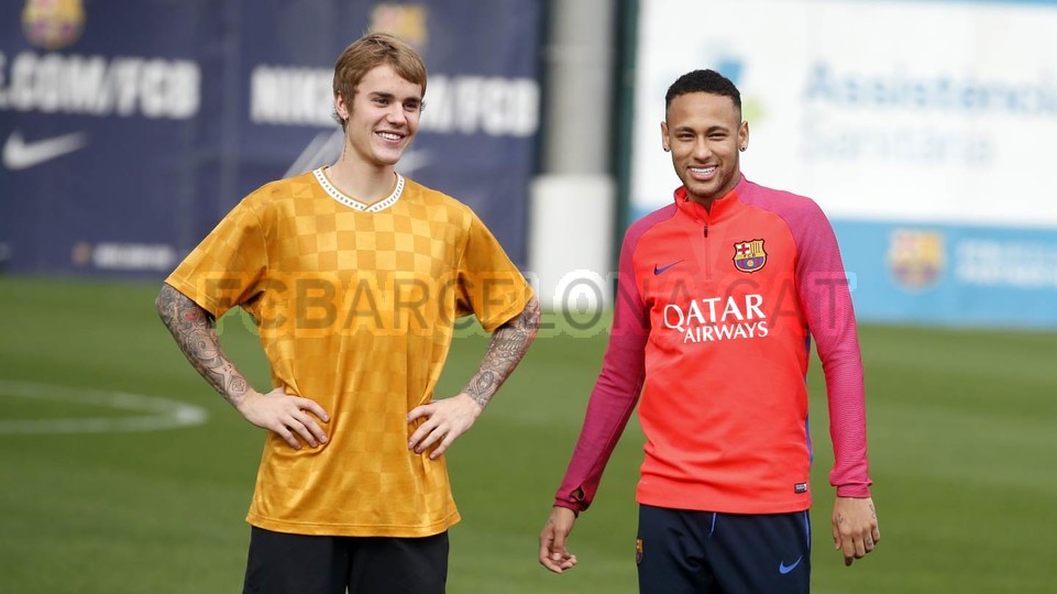 Justin Bieber s-a antrenat împreună cu vedetele echipei FC Barcelona / GALERIE FOTO&VIDEO