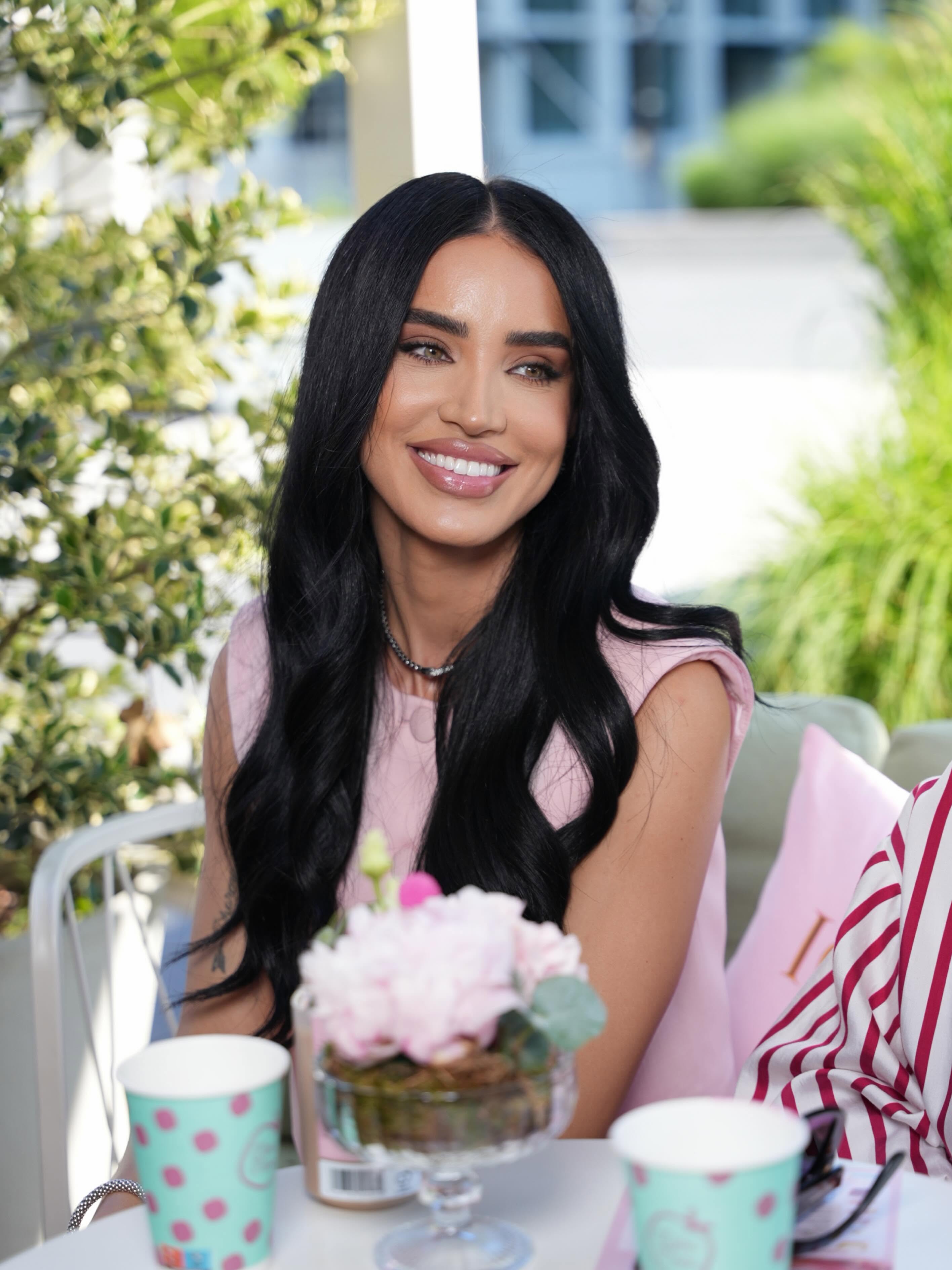 Adelina Pestrițu a rămas fără contul de Instagram. Câți bani face vedeta din social media