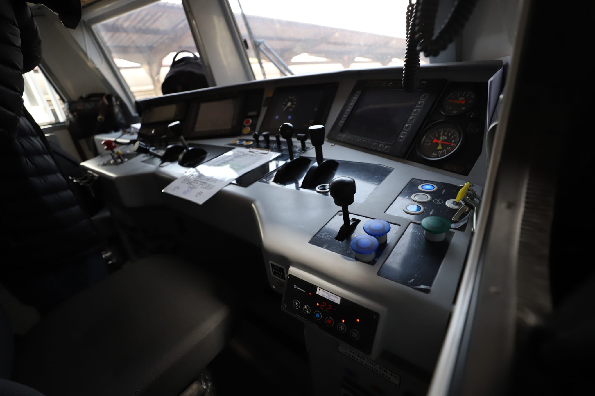 Viteză, confort și lift pentru persoane cu dizabilități. Primul tren modernizat complet circulă de astăzi pe ruta București-Constanța