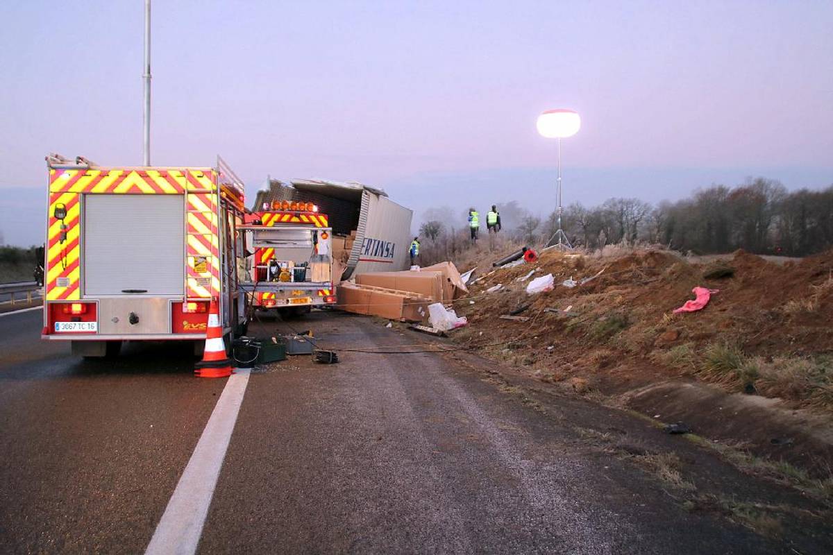 Șofer român de TIR scos după 4 ore din cabina căzută într-o râpă și strivită, în Franța