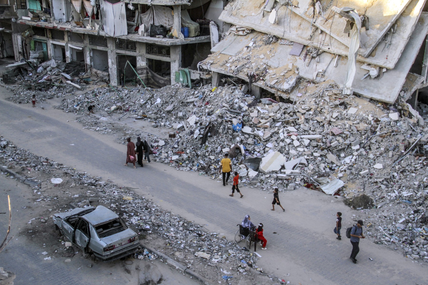 Israelul a făcut una cu pământul un oraș cu 200.000 de locuitori, în Gaza: „Auzim răniții când cer ajutor și unii dintre ei mor”