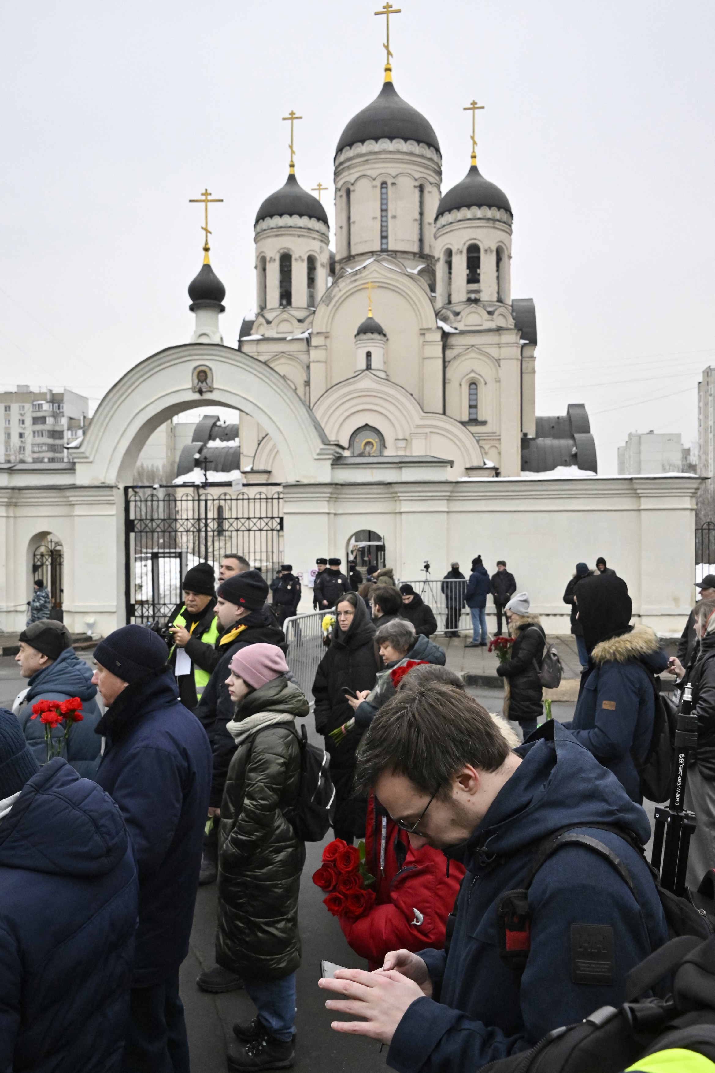 Înmormântarea lui Navalnîi: Mii de ruși au stat la coadă pentru un omagiu la mormântul opozantului. Oamenii au scandat „Rusia va fi liberă”. Peste 120 de persoane reținute