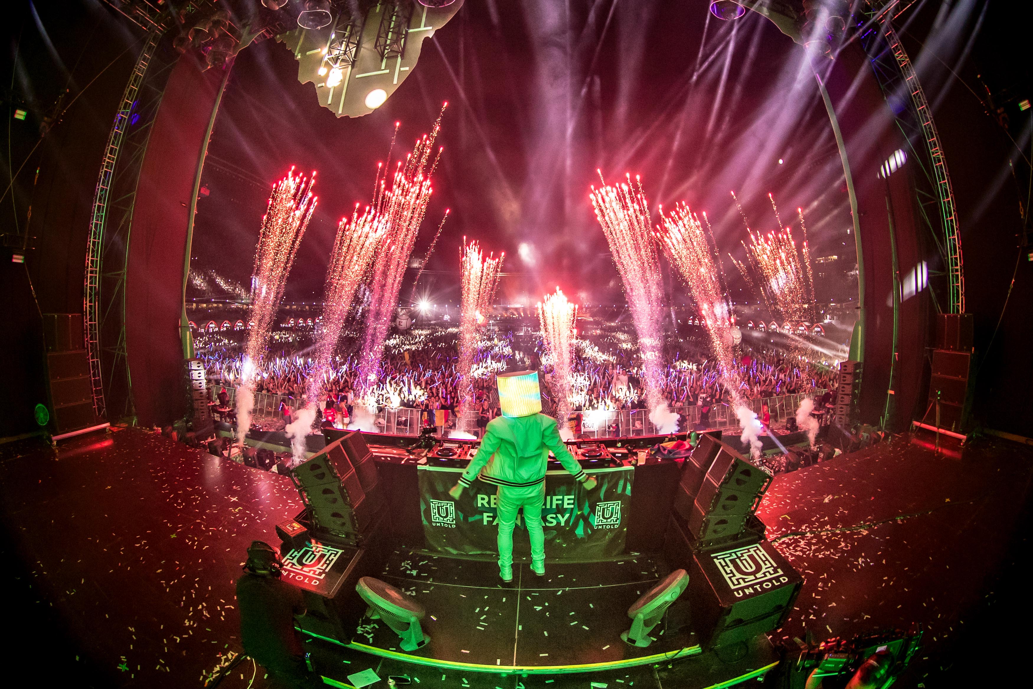 A treia zi la Untold 2017. Armin van Buuren a mixat până când a rămas fără curent