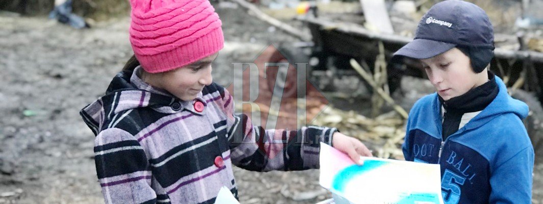Fetița din Iași care este mamă la 11 ani pentru fratele ei. Copiii au fost abandonați de mamă